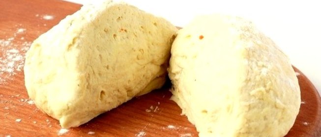 Тесто с манной крупой на бульоне для пиццы