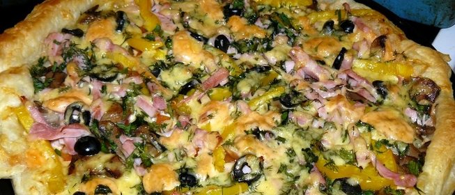 Пицца с сыром и грибами