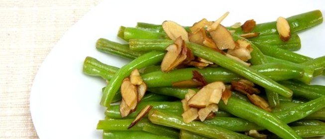 Зеленая фасоль с миндалем и тимьяном