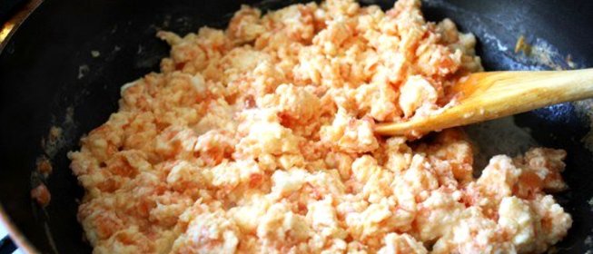 Омлет с помидорами