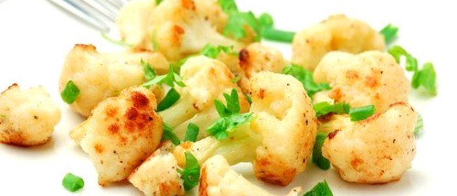 Жареная в духовке золотистая цветная капуста