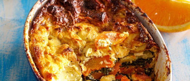 Запеканка из шпината, картофеля и моркови с апельсиновой цедрой