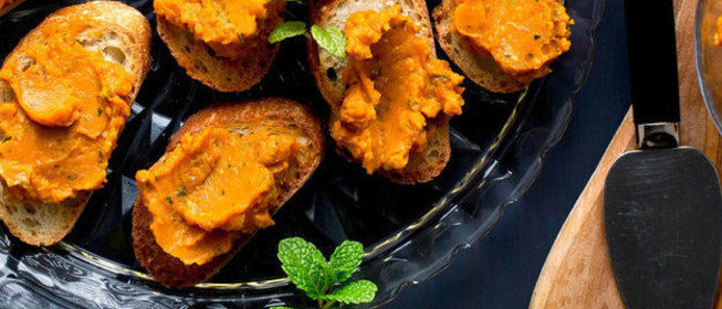 Брускетта с тыквой и грецкими орехами