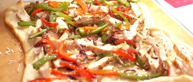 Пицца с курицей и перцем