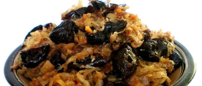 Капуста, тушенная с черносливом