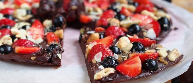 Шоколадно-ягодная пицца