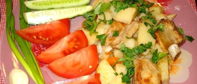 Картофель тушеный с ребрышками