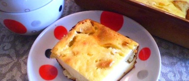 Творожная запеканка с кусочками яблок