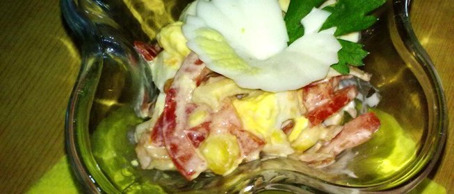 Салат с кальмаром и кукурузой