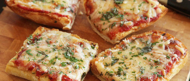 Быстрая пицца с курицей и сыром