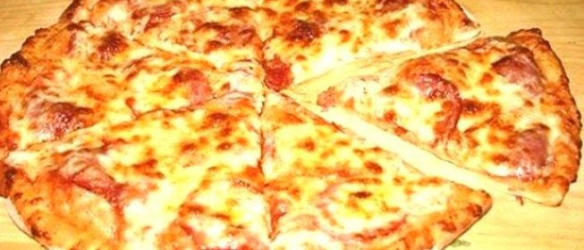 Тонкая итальянская пицца с салями