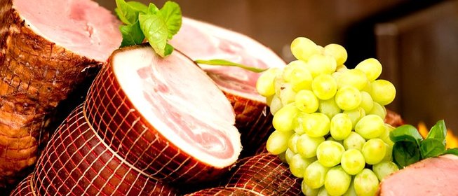 Салат с виноградом и ветчиной