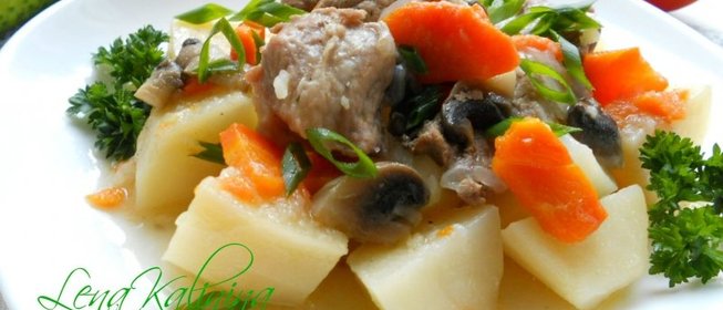 Картофель тушеный со свининой и грибами