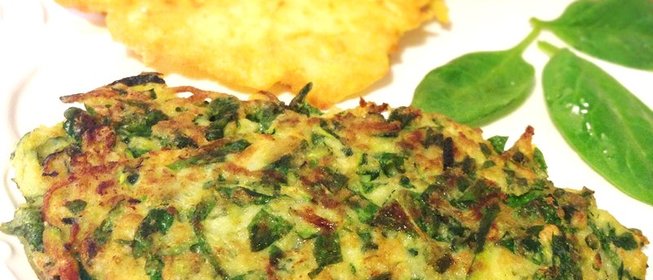 Детокс оладьи из цукини с зеленым луком и мятой