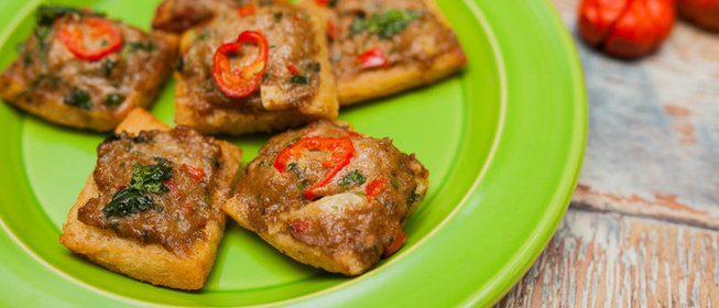 Китайская закуска из ломтиков хлеба и фарша