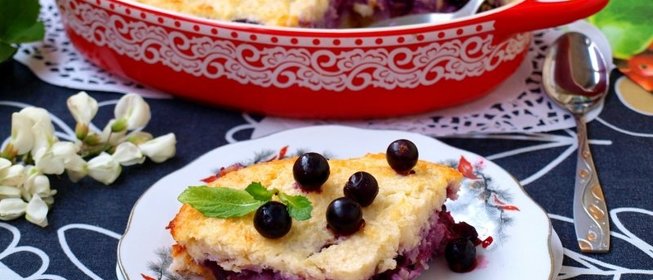 Творожно-кокосовая запеканка со смородиной