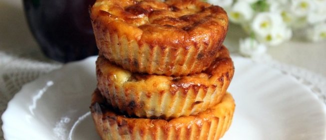 Творожные мини-запеканки с бананом и изюмом