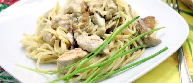 Кростини с помидорами и маслинами