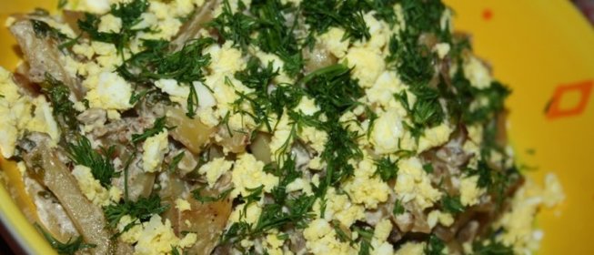 Картофель с грецким орехом, кинзой и чесноком