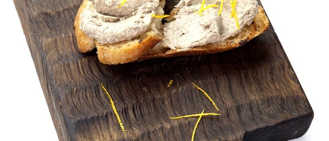 Паштет из куриной печени с карамелизованным луком