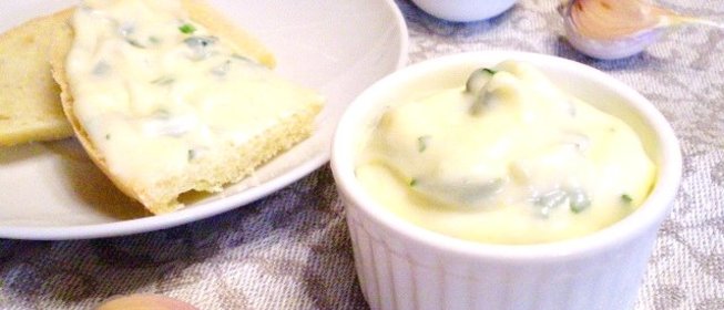 Домашний майонез на курином яйце с чесноком и зеленью