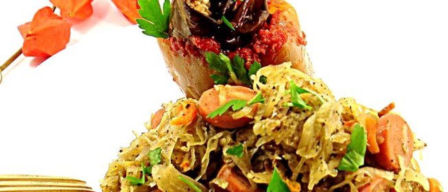 Капуста квашеная тушёная с сосисками