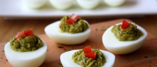 Яйца, фаршированные авокадо