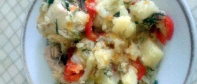 Капуста тушенная с картошкой и курицей в казане