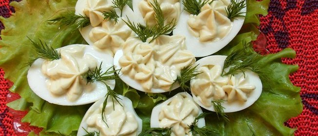 Фаршированные яйца с сыром