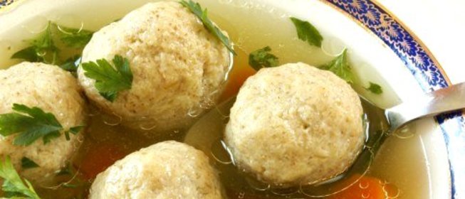 Шарики из мацы с петрушкой и шалфеем