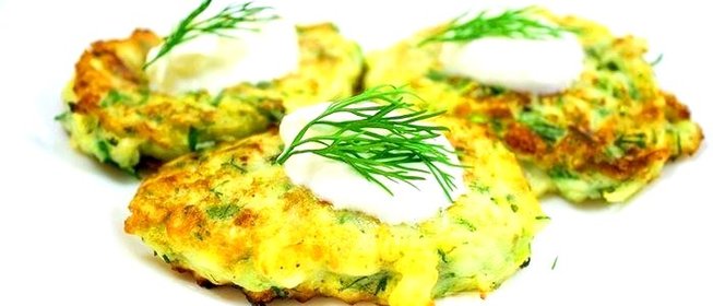 Кабачковые драники со сметаной