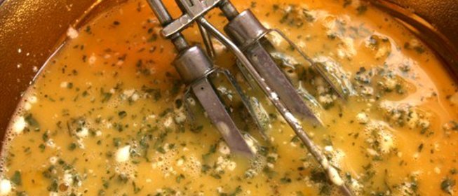 Соус винегрет с яйцом и петрушкой