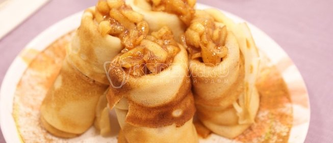 Блинчики с яблоками и корицей