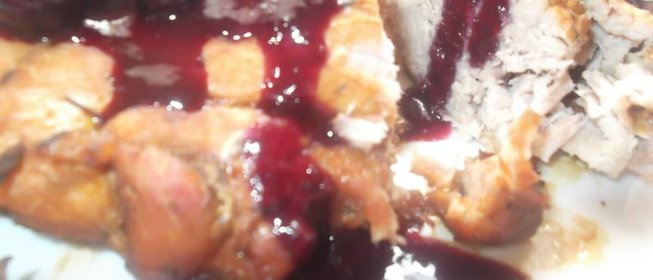 Свинина с соусом из чёрной смородины