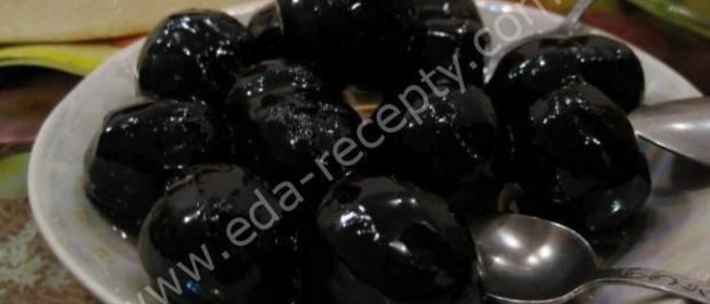 Варенье из зеленых грецких орехов с кожурой