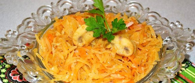 Солянка капустная с ветчиной грибами и ананасом