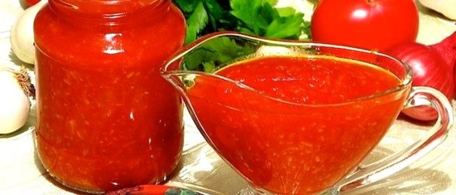 Томатный соус с луком и чесноком