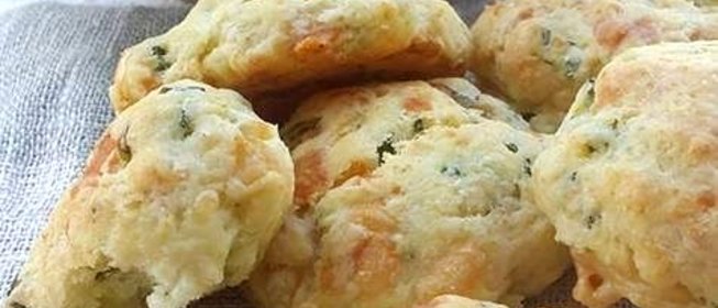 Сырное печенье с зеленым луком