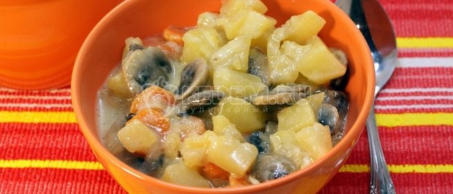 Картофель с грибами в горшочке