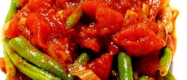 Зеленая фасоль с сальсой