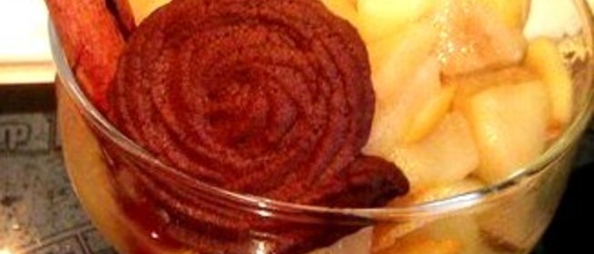 Яблочно-грушевое компоте с апельсинами и шоколадным печеньем