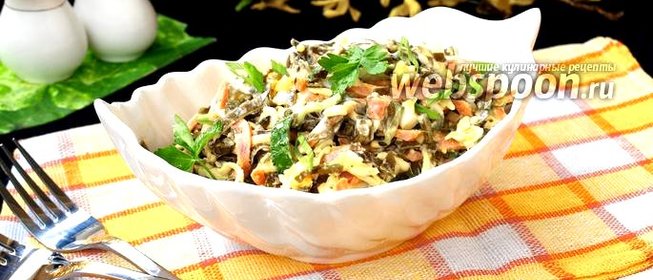 Салат с морской капустой, колбасой и сыром