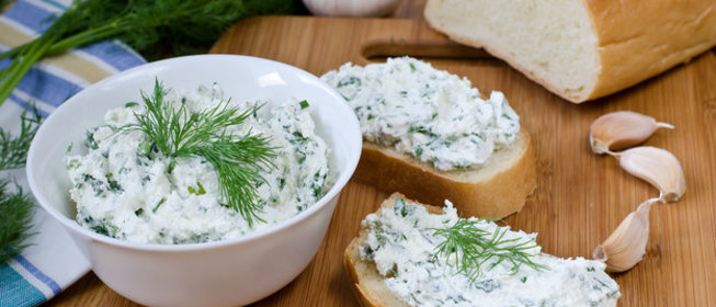 Творожная закуска с зеленью и чесноком