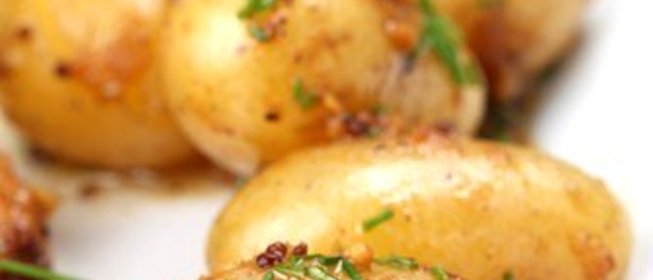 Отварной картофель с винегретом из трав и вермутом