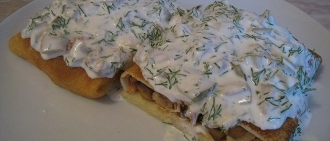 Блины с куриным филе, грибами и сыром