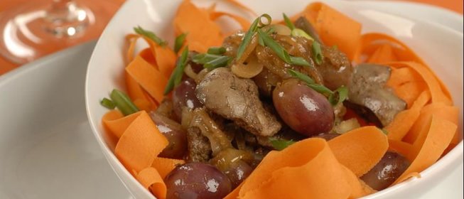 Куриная печенка с виноградом