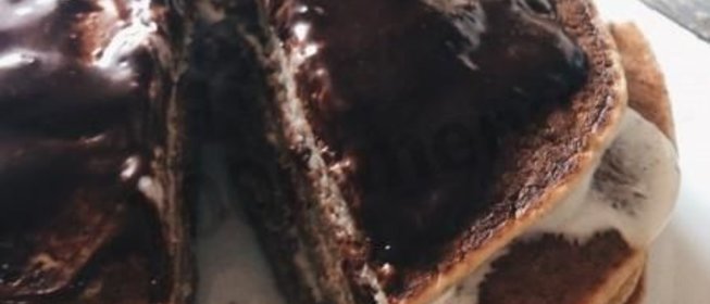 Блинный торт с бананами шоколадоми и овсяной мукой