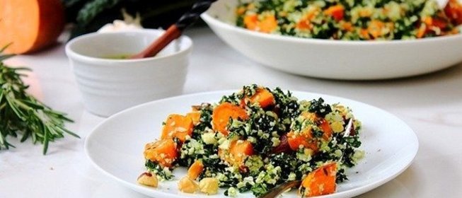 Киноа с капустой кале, бататом и соусом песто