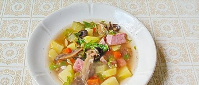 Солянка с ветчиной и грудинкой