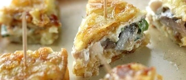 Омлетная закуска с сельдью и сливочным сыром